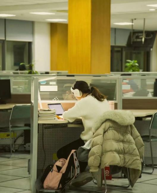 1705910533569654.jpg 蘇職大的“早C晚A”的生活3.jpg