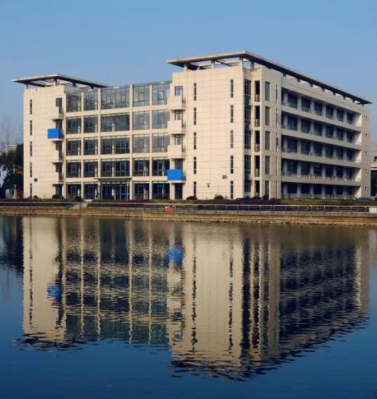 1717556193164619.jpg 一起捕捉蘇州衛(wèi)生職業(yè)技術(shù)學院的光與影.jpg