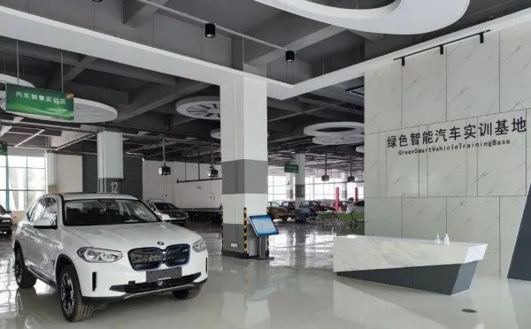 “商通天下 如你所'院'”_智能裝備與汽車工程學院專業(yè)零距離2.jpg