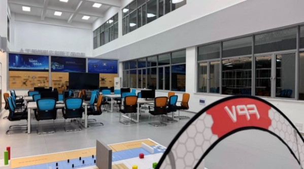 1736993865425959.png IVT人工智能技術(shù)創(chuàng)新應(yīng)用教學(xué)科研平臺(tái)獲授牌“園區(qū)高能級(jí)創(chuàng)新平臺(tái)”2.png