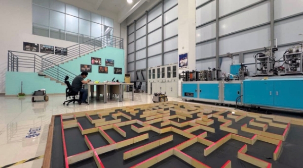 1736993873617453.png IVT人工智能技術(shù)創(chuàng)新應(yīng)用教學(xué)科研平臺(tái)獲授牌“園區(qū)高能級(jí)創(chuàng)新平臺(tái)”3.png