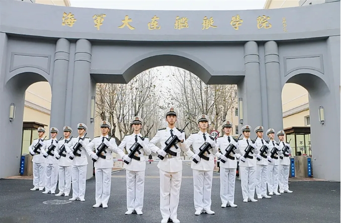 想考軍校？戳進(jìn)來(lái)4.png