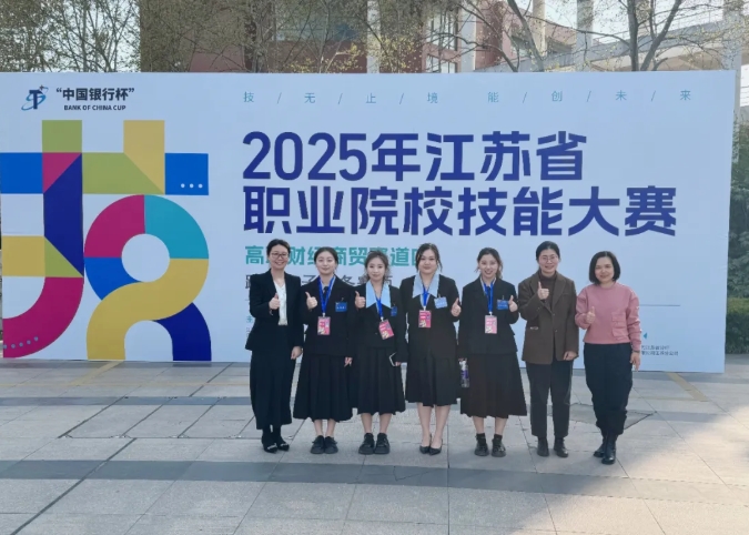 1750929666678199.png 數(shù)字商務(wù)學(xué)院與你共圓青春夢(mèng)想2.png