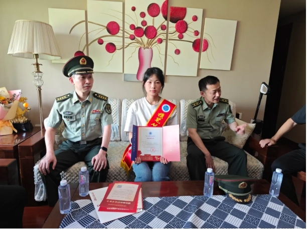 江蘇650分榜首學(xué)子接收信息支援部隊(duì)工程大學(xué)“成長邀約”！6.png
