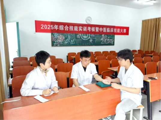 1753177300755749.png 江蘇衛(wèi)生健康職業(yè)學(xué)院——臨床醫(yī)學(xué)院專(zhuān)業(yè)介紹3.png