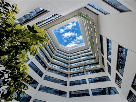 硅湖職業(yè)技術(shù)學(xué)院 從興趣出發(fā)，讓熱愛(ài)發(fā)光2.png