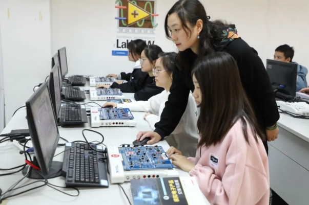 揚(yáng)州職業(yè)技術(shù)大學(xué)構(gòu)建系統(tǒng)化育人體系 賦能新時(shí)代“智造工匠”培養(yǎng)2.png