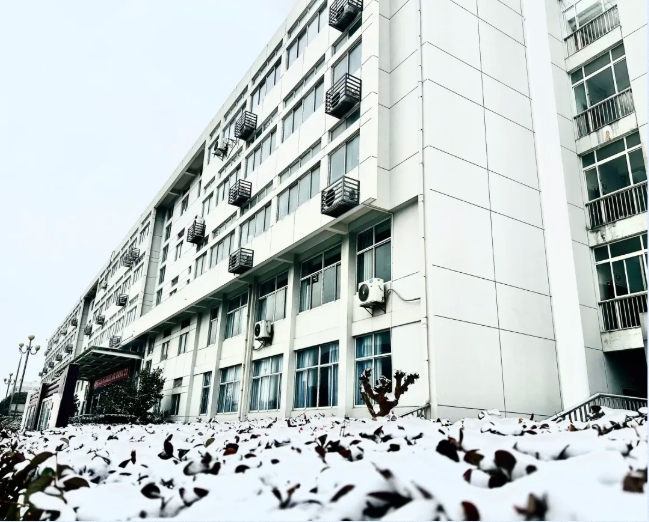初雪治愈，靜謐如畫(huà)！常州工程學(xué)院披上冬日銀裝！13.png