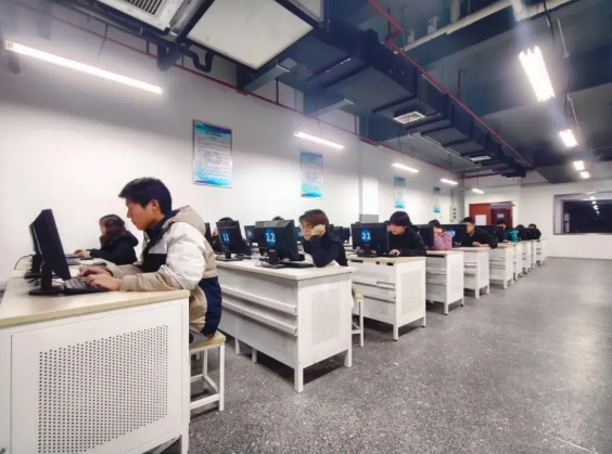 從課堂到賽場(chǎng)，硅湖2025 “獎(jiǎng)” 不完的精彩！18.png