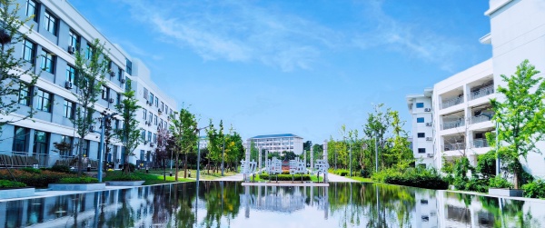 1772698368687680.jpg 江蘇衛(wèi)生健康職業(yè)學院3_副本.jpg